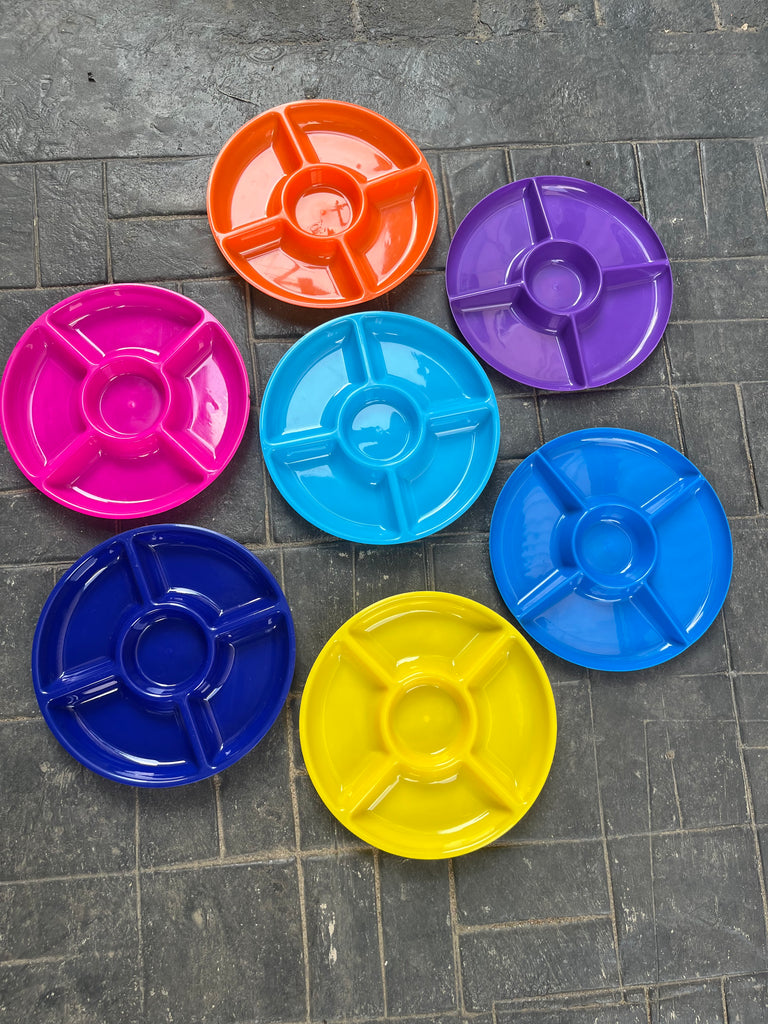 Round compartment tray