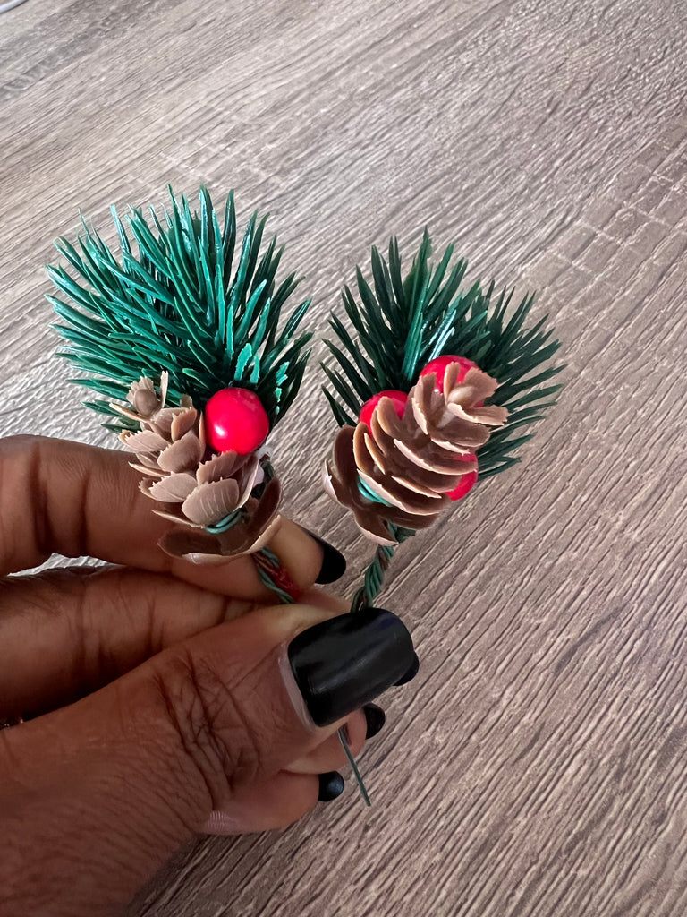 Faux pine/berries/pinecones