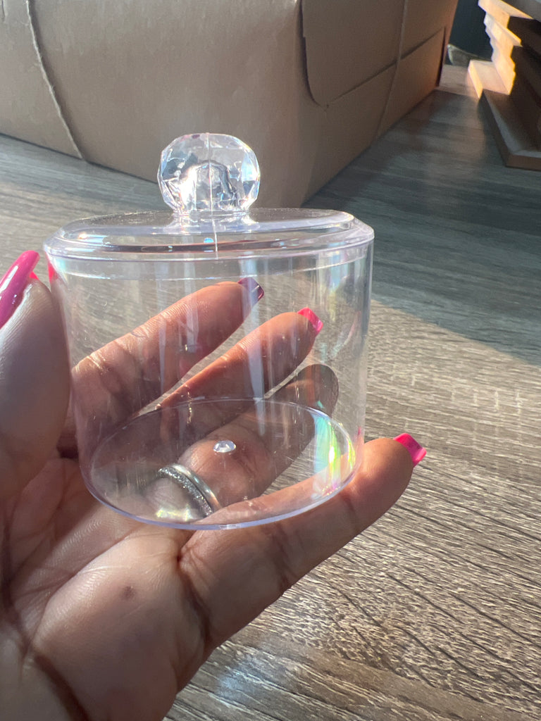 Round plastic container