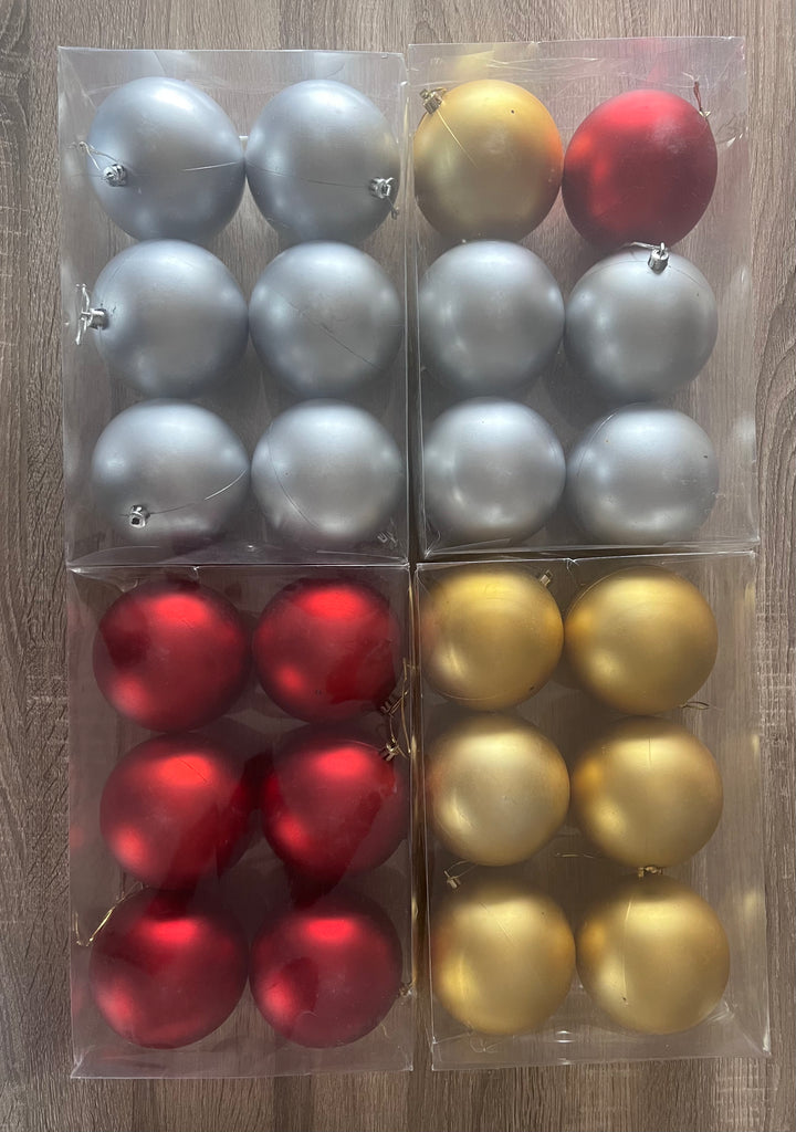 Box of 10cm ornaments