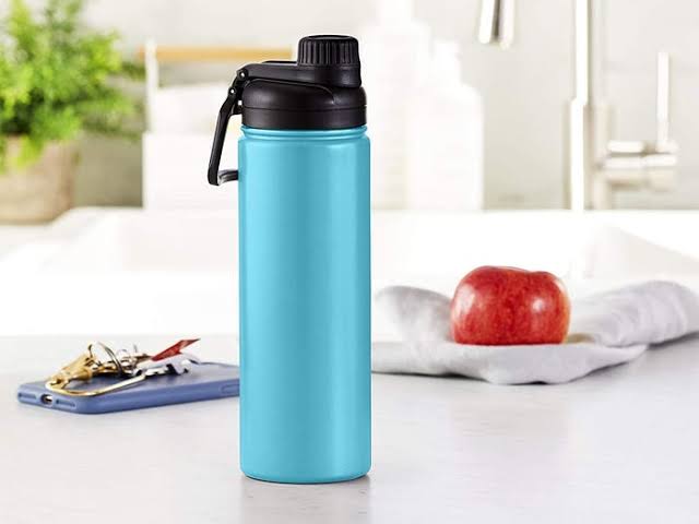 Stainless steel insulated water bottle